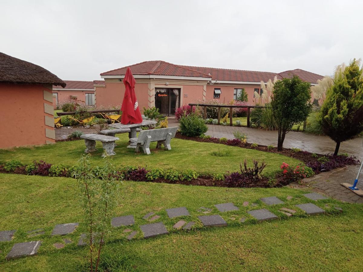 Twilight Breeze Lodge Phuthaditjhaba Екстериор снимка